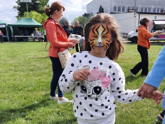 Przejażdżki konne i brokatowe tatuaże. Gminny Dzień Dziecka w Sosnówce [ZDJĘCIA]