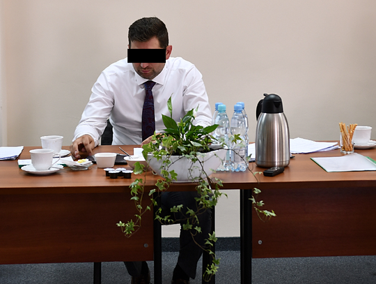 Radny przyznał się do kradzieży, policjanci znaleźli przy nim narkotyki