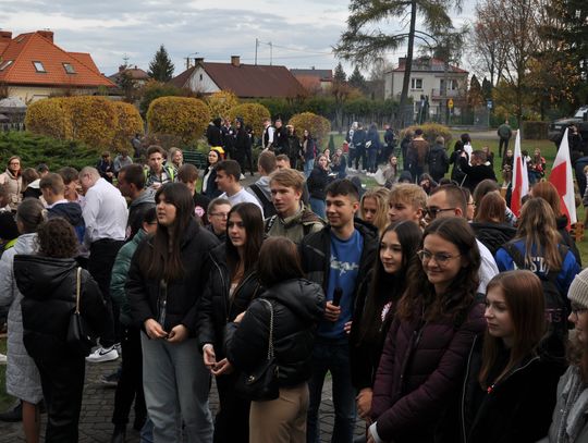 Radosny patriotyzm w "Ekonomiku". Był piknik z wojskiem i karaoke