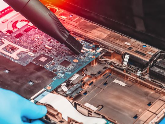 Radzimy: jak wybrać dobry serwis laptopów?