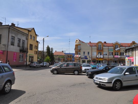 Radzyń Podlaski: Burmistrz ma pomysł na miejsca parkingowe, ale go nie zdradza