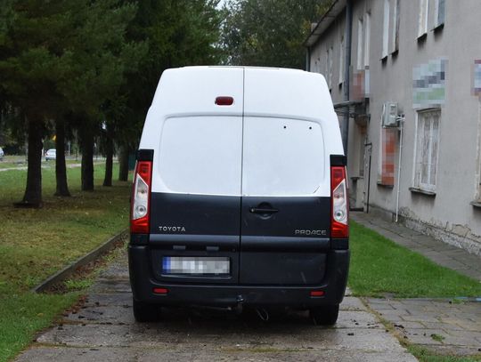 Radzyń Podlaski. Cofający bus najechał na pieszego