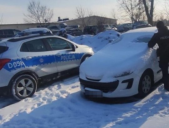 RADZYŃ PODLASKI: Uratowali mężczyznę marznącego w niesprawnym aucie