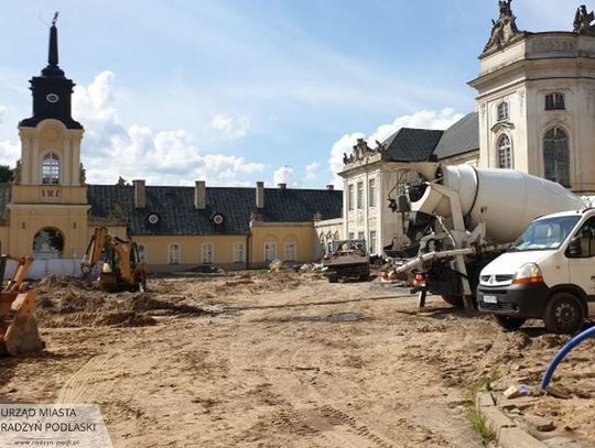 Radzyń Podlaski: W centrum front robót idzie szeroką ławą