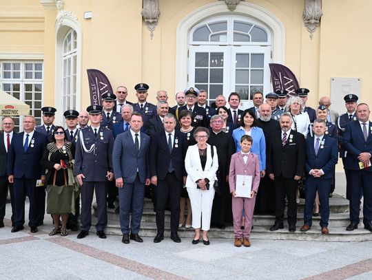 Radzyńscy działacze z krzyżem papieskim