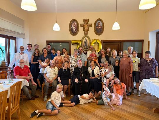 Rodzina i przyjaciele żegnają biskupa Antoniego Pacyfika Dydycza