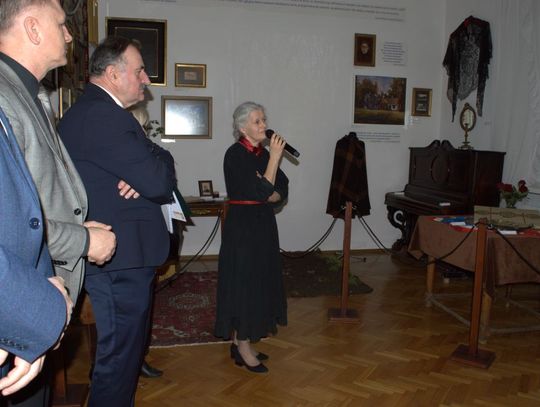 Romanów. Pokazali szal Konopnickiej i torbę Sienkiewicza