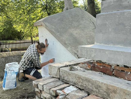 Ruszyły prace konserwatorskie na wisznickiej nekropolii [ZDJĘCIA]