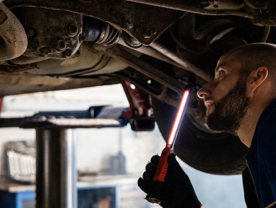 Samochody w Polsce są wyjątkowo sprawne techniczne. To... niedobrze