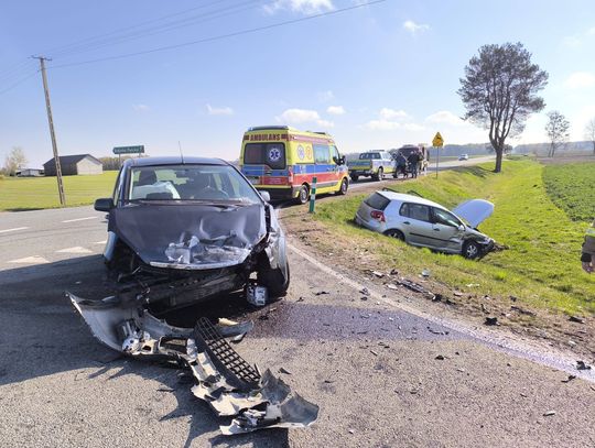 sapiehów wypadek kolizja zderzenie aut ford gmina sosnówka