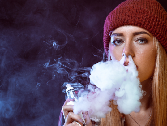 Sejm zaostrza przepisy. E-papierosy niedostępne dla nieletnich