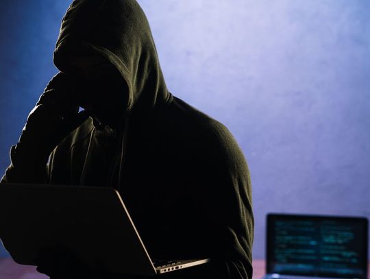Seria internetowych oszustw w powiecie. Znikają tysiące złotych