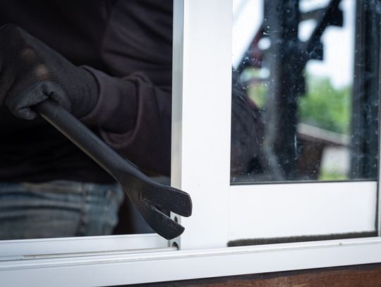 Seria włamań w powiecie bialskim. Policja i starosta apelują o czujność