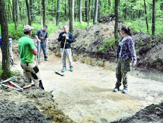 Śladów zbrodni będą szukać do skutku