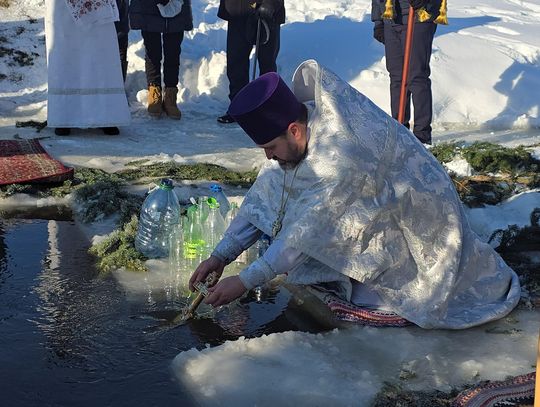 Sławatycze. Wierzą, że poświęcona woda uzdrawia [GALERIA ZDJĘĆ, FILM]