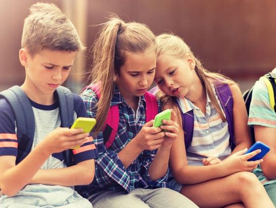 Wiemy, co rodzice sądzą o zakazie korzystania z nich