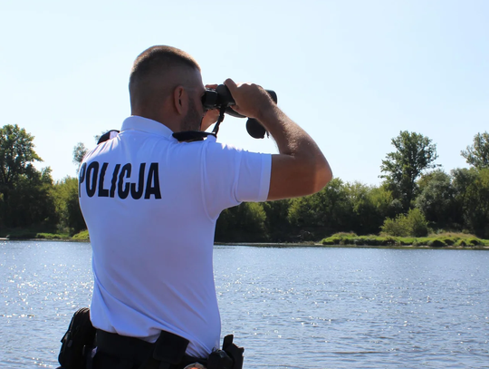 Śmierć na dzikim kąpielisku. 21-latek utonął w żwirowni [ZDJĘCIE]