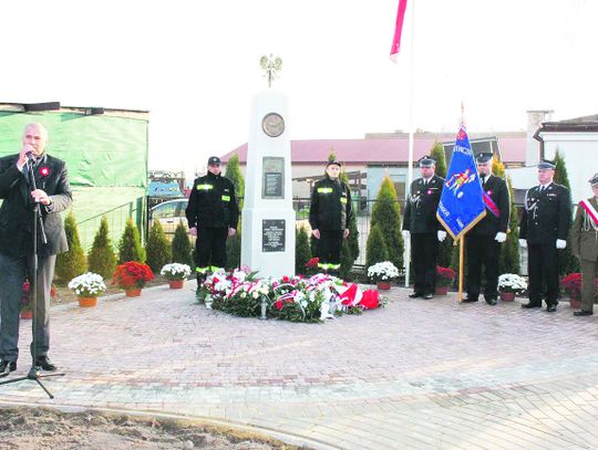 Sosnówka: Marszałek Piłsudski stanął na nowym skwerze