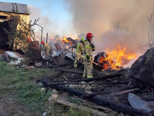 Spłonęła stodoła i bele słomy. Strażacy uratowali zwierzęta