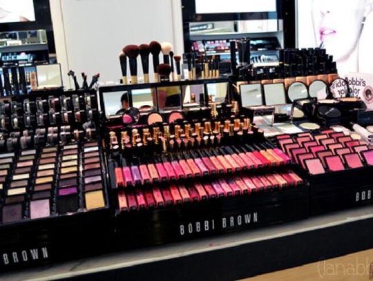 Sposoby, aby zaoszczędzić przy zakupie markowych kosmetyków