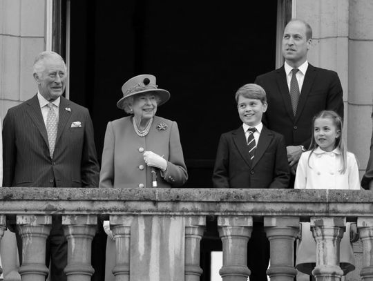 Spotkała 5 papieży, mianowała 15 premierów, była symbolem Wielkiej Brytanii. Królowa Elżbieta II