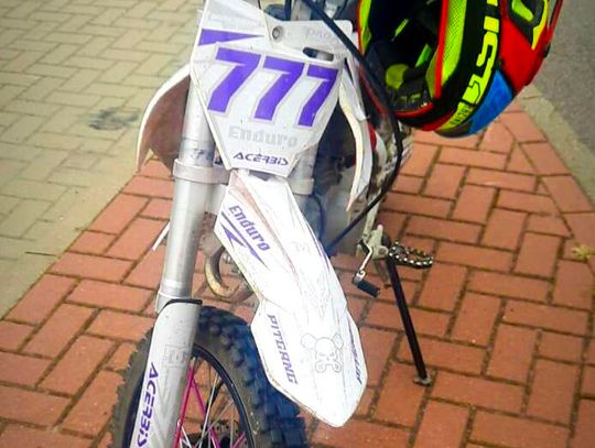 Stara Kornica. 13-latek na crossie