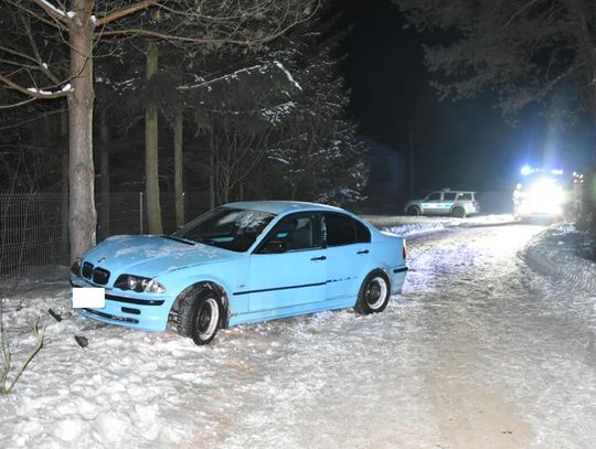 Stracił panowanie nad autem i uderzył w drzewo