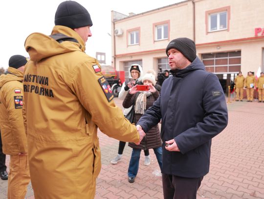 Strażacy doposażeni w wozy i sprzęt