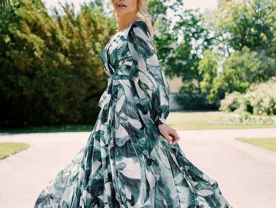 Sukienki w kwiaty na wesele – top fasony 2022