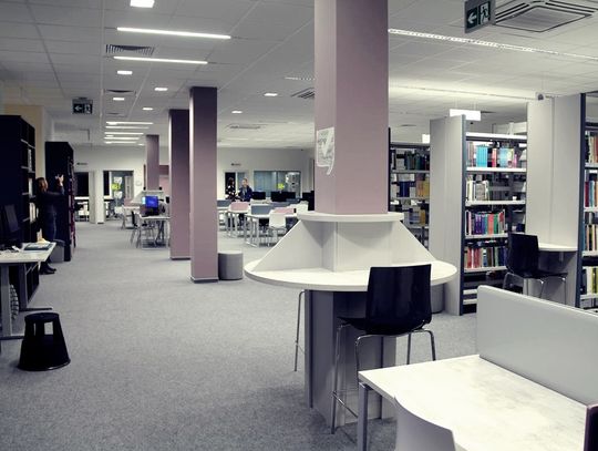 Światowe standardy w nowej bibliotece PSW