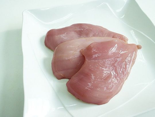 Świeże mięso z kurczaka- po czym je rozpoznać?