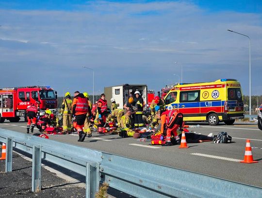Symulacja wypadku masowego. Ratowali poszkodowanych jadących autokarem [ZDJĘCIA]
