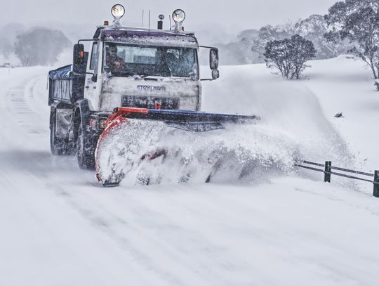 śnieg pług zamieć śnieżna zima