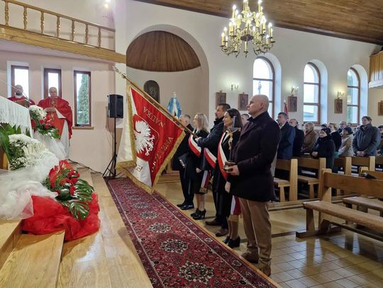 Szkoła w Dawidach za patronów ma unitów. Nowy sztandar przekazany [ZDJĘCIA]