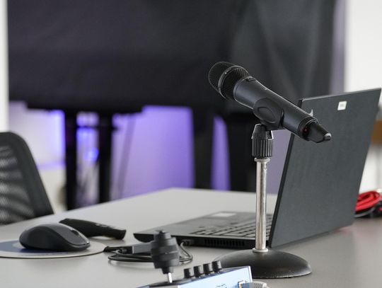 Szkoły powiatu bialskiego dostały sprzęt do zdalnego nauczania