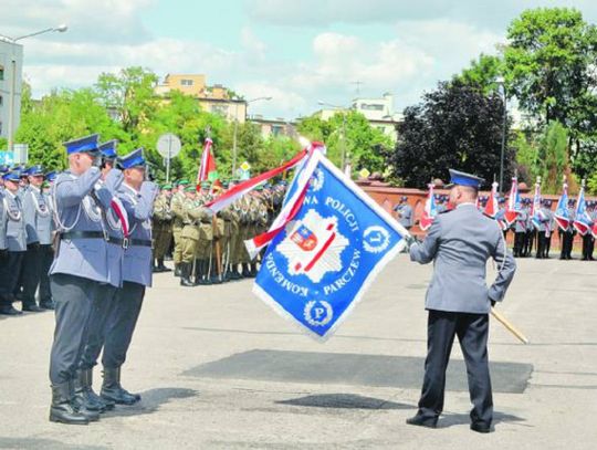 Sztandar dla parczewskiej komendy i obietnica podwyżek dla policjantów