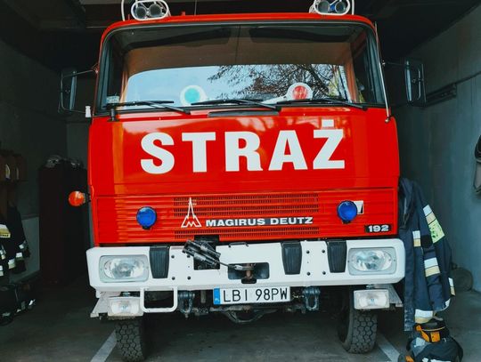 Zapaliły się palety z elektrośmieciami. Szybka akcja strażaków