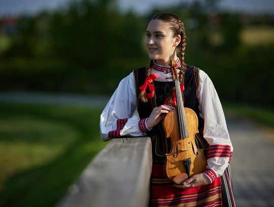 Terespol. Już wkrótce "Trzy spojrzenia na kulturę" dziewczyna ze skrzypcami