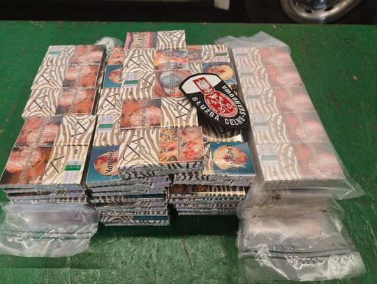 Terespol: Setki paczek papierosów w tłumikach i toaletach [ZDJĘCIA]