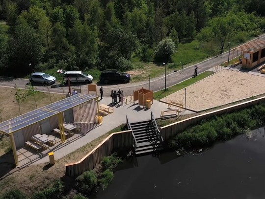 Tężnia solankowa i plaża. Nad Krzną, jak nad morzem