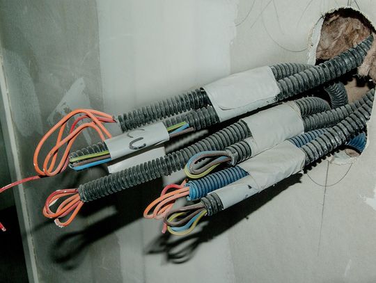 Tragiczny wypadek. Mężczyzna rażony prądem zmarł