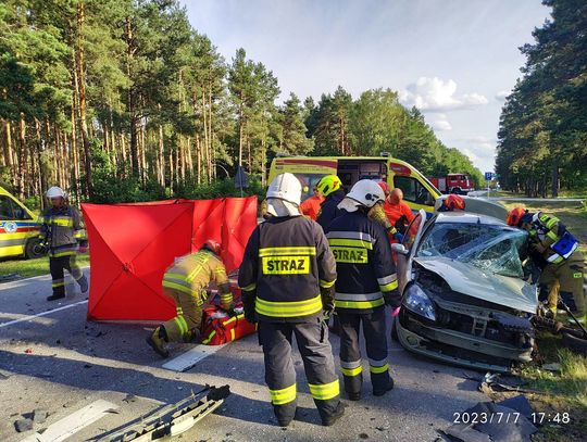 Tragiczny wypadek przed Okuninką. Dwie osoby nie żyją! [ZDJĘCIA]