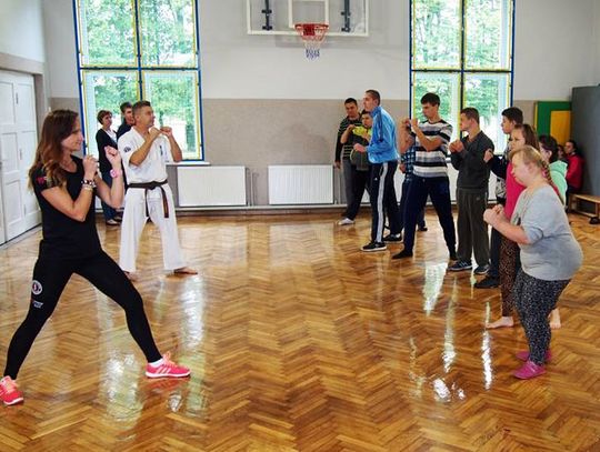 Trenując sztuki walki pokonują słabości