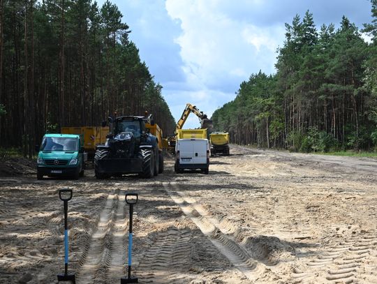 Trwa budowa drogi za niemal 100 mln zł