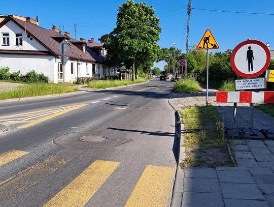 Trwa budowa ronda na Łomaskiej. Na ulicy wprowadzono ruch wahadłowy