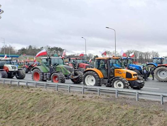 Trwają protesty rolników. Sprawdź, gdzie są blokady dróg
