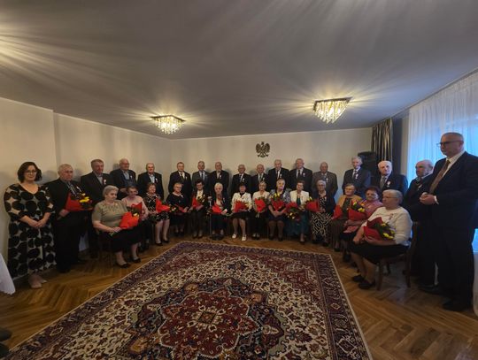 "Trzeba wybaczyć 77 razy". Złote Gody w gminie Sosnówka [FILM]