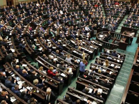 Kraj. Tusk pierwszy, ale większość w Sejmie może mieć prawica
