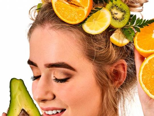 Twoje włosy są słabe i wypadają ? Istnieją naturalne sposoby na ich porost