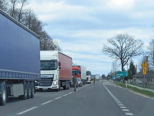 Tysiąc ciężarówek uwięzionych na Białorusi. Czy jest szansa na ich odzyskanie?